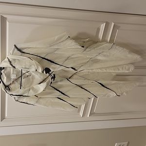 Toggle closure shawl